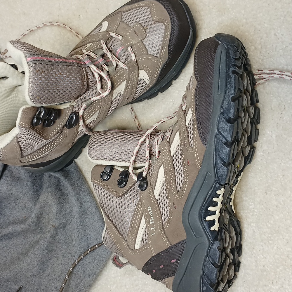 L.L. Bean women's light brown leather hiking boots. Size 8